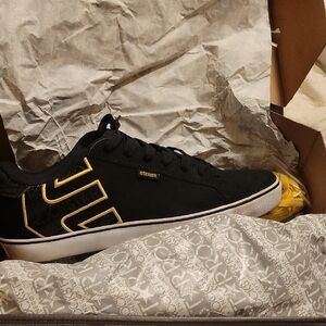 Etnies Black Sneakers with Yellow Highlights